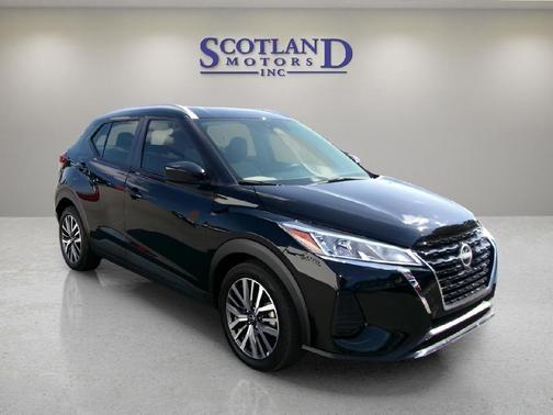 Super Black 2024 Nissan Kicks SV