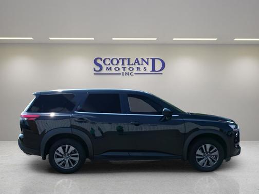 2025 Nissan Pathfinder S FWD