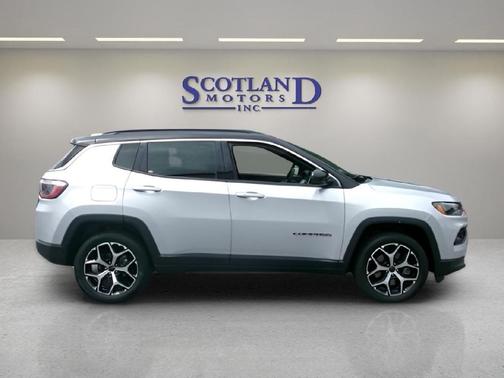 Silver Zynith Metallic Clearcoat 2025 Jeep Compass Limited