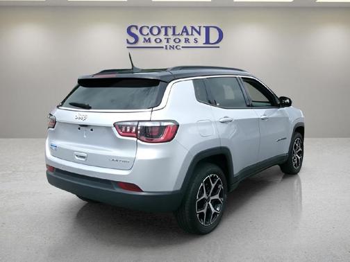 Silver Zynith Metallic Clearcoat 2025 Jeep Compass Limited