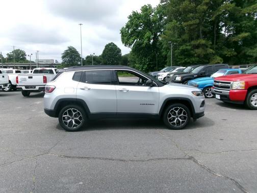 Silver Zynith Metallic Clearcoat 2025 Jeep Compass Limited