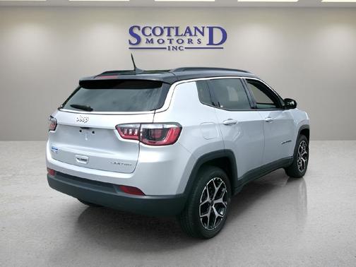 Silver Zynith Metallic Clearcoat 2025 Jeep Compass Limited