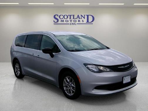 2024 Chrysler Voyager LX