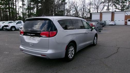 2024 Chrysler Voyager LX