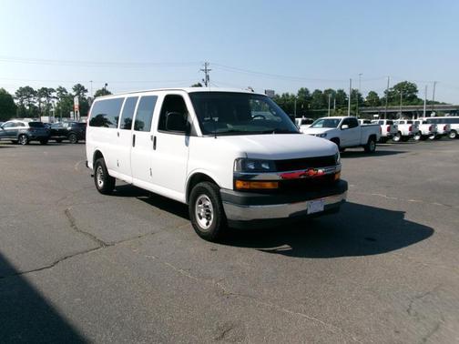 Summit White 2018 Chevrolet Express 3500 LT