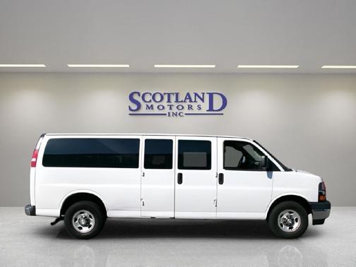 Summit White 2018 Chevrolet Express 3500 LT