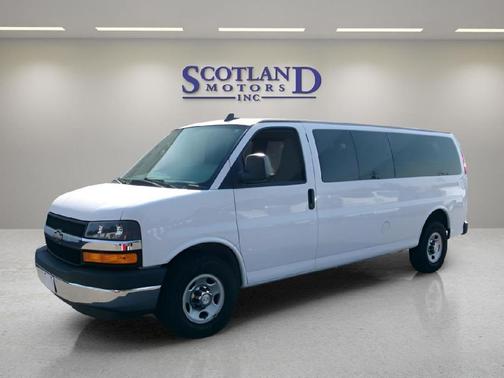 Summit White 2018 Chevrolet Express 3500 LT