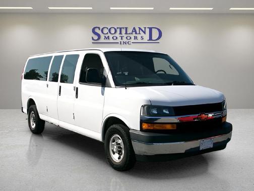 Summit White 2018 Chevrolet Express 3500 LT