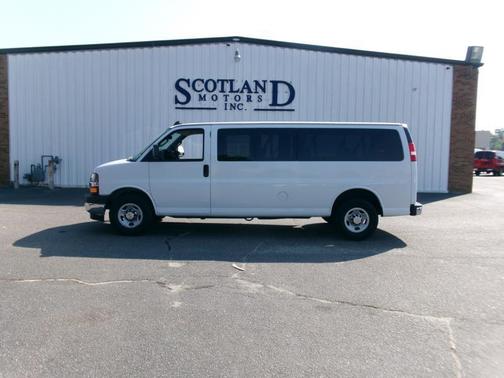 Summit White 2018 Chevrolet Express 3500 LT
