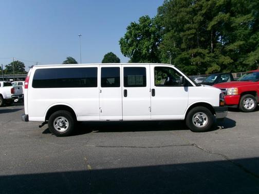 Summit White 2018 Chevrolet Express 3500 LT