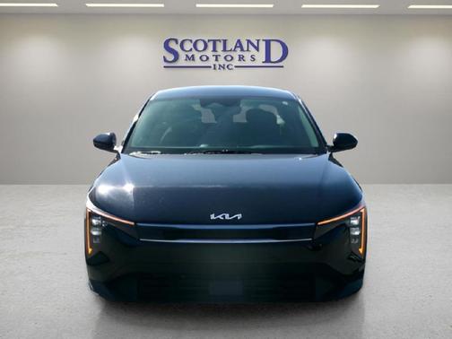 Aurora Black Pearl 2025 Kia K4 LXS