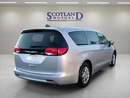 2022 Chrysler Voyager LX