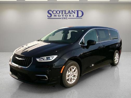 BLACK 2024 Chrysler Pacifica Touring L