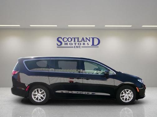 BLACK 2024 Chrysler Pacifica Touring L
