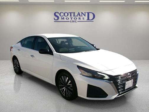 Pearl White Tricoat 2024 Nissan Altima 2.5 SV