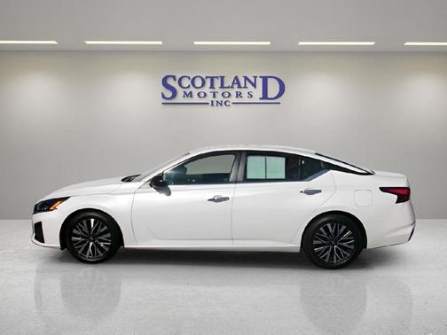 Pearl White Tricoat 2024 Nissan Altima 2.5 SV