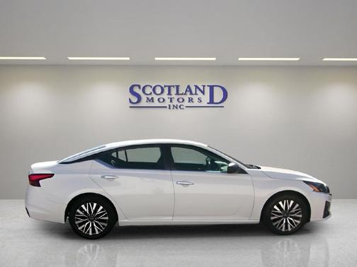 Pearl White Tricoat 2024 Nissan Altima 2.5 SV