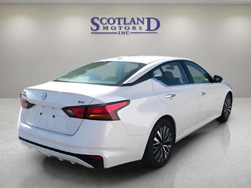 Pearl White Tricoat 2024 Nissan Altima 2.5 SV