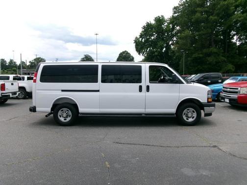 Summit White 2025 Chevrolet Express 3500 RWD 3500 Extended Wheelbase LT
