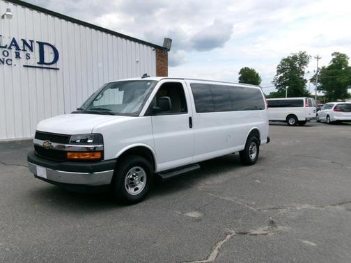 Summit White 2025 Chevrolet Express 3500 RWD 3500 Extended Wheelbase LT