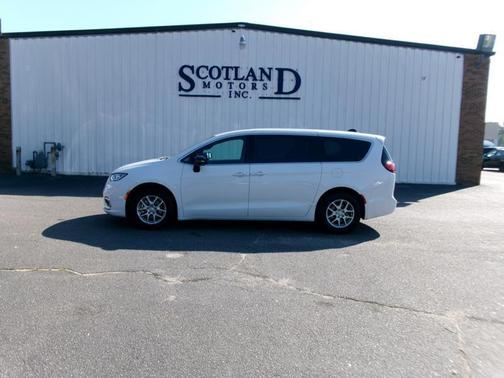 Bright White Clearcoat 2025 Chrysler Pacifica L