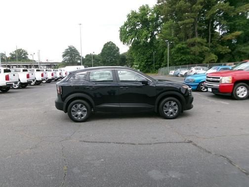 Super Black 2025 Nissan Kicks S