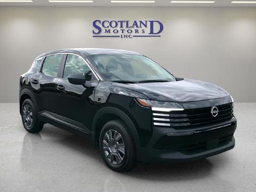 Super Black 2025 Nissan Kicks S