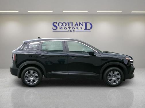 Super Black 2025 Nissan Kicks S