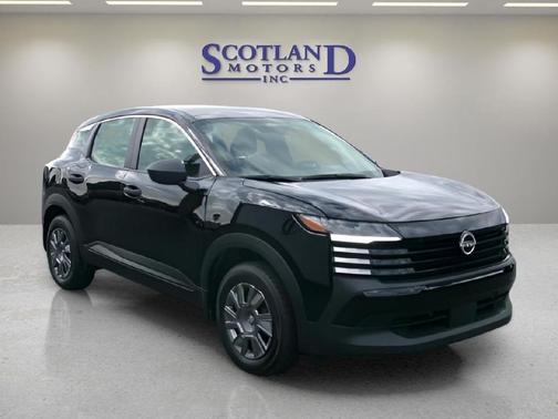 Super Black 2025 Nissan Kicks S