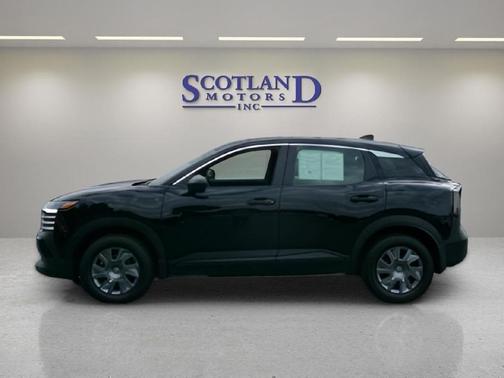 Super Black 2025 Nissan Kicks S