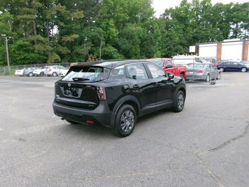 Super Black 2025 Nissan Kicks S