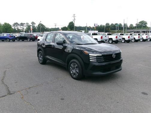 Super Black 2025 Nissan Kicks S
