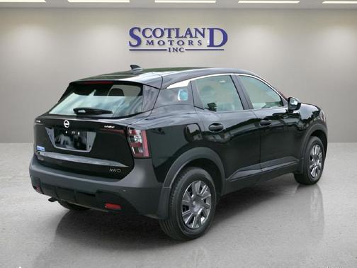 Super Black 2025 Nissan Kicks S