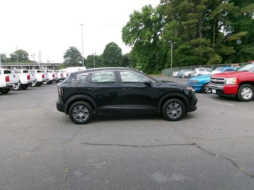 Super Black 2025 Nissan Kicks S