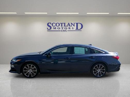 Parisian Night Pearl 2020 Toyota Avalon Touring