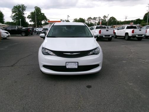 Bright White Clearcoat 2023 Chrysler Voyager LX