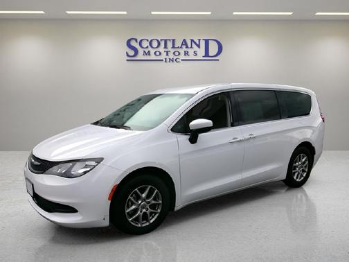 Bright White Clearcoat 2023 Chrysler Voyager LX