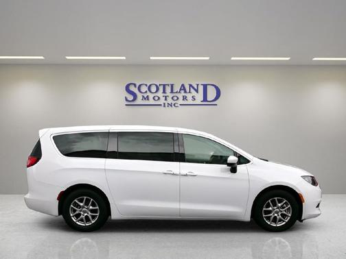 Bright White Clearcoat 2023 Chrysler Voyager LX