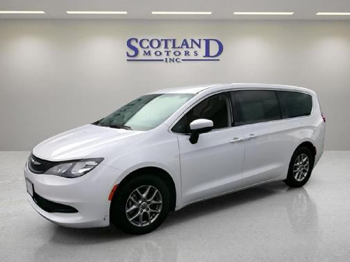 Bright White Clearcoat 2023 Chrysler Voyager LX
