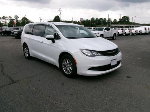 Bright White Clearcoat 2023 Chrysler Voyager LX