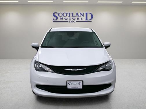 Bright White Clearcoat 2023 Chrysler Voyager LX
