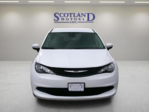 Bright White Clearcoat 2023 Chrysler Voyager LX