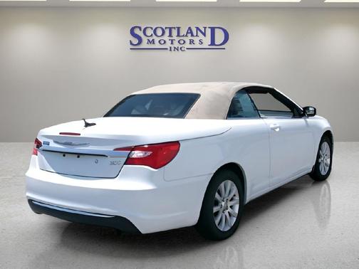 Bright White Clearcoat 2013 Chrysler 200 Touring