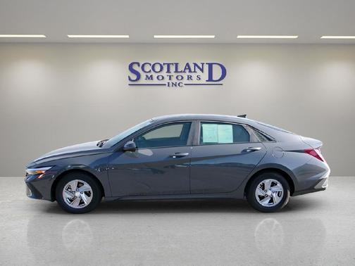 2024 Hyundai ELANTRA SE