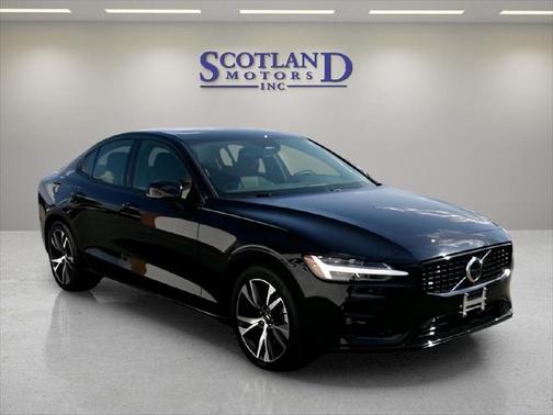 2024 Volvo S60 B5 Plus Dark Theme