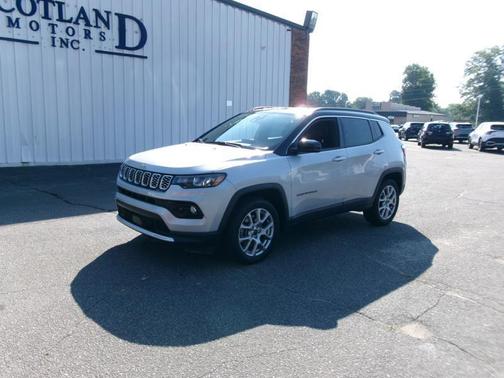 Silver Zynith Metallic Clearcoat 2025 Jeep Compass Limited