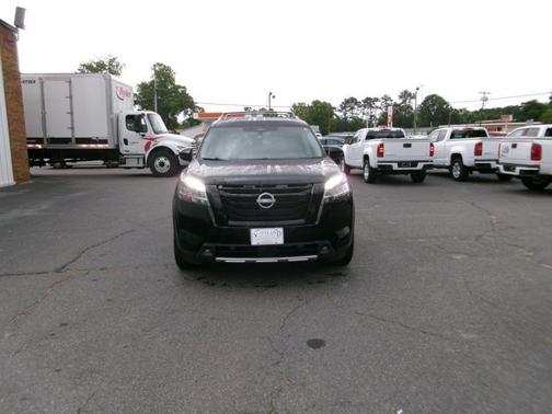 Super Black 2023 Nissan Pathfinder SL 4WD