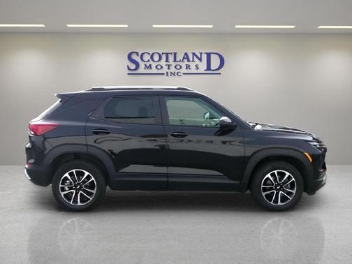 Mosaic Black Metallic 2025 Chevrolet Trailblazer LT
