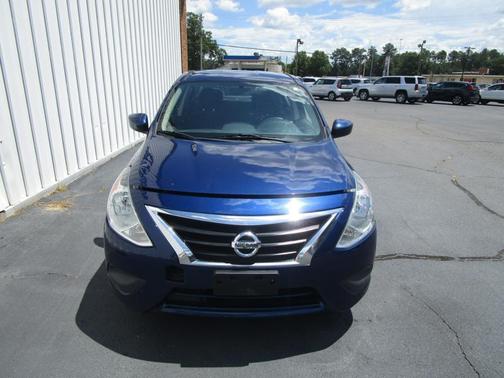 Photo 3 of 19 of 2018 Nissan Versa 1.6 SV