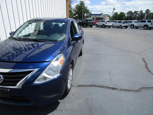 Photo 2 of 19 of 2018 Nissan Versa 1.6 SV
